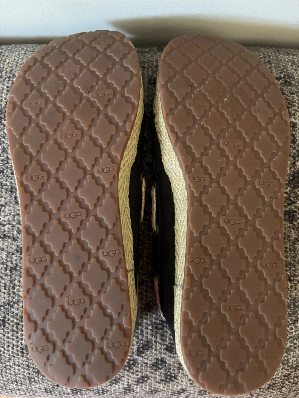 UGG Chivon Black Nubuck Leather Espadrille Moccasin Flats Size 6